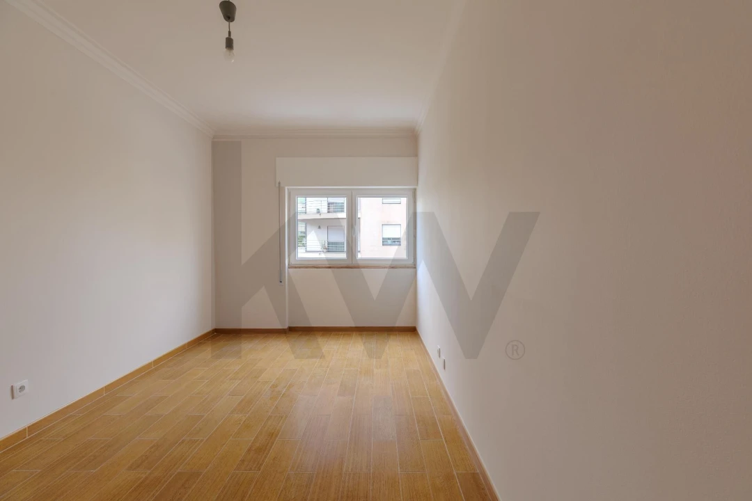 Apartamento T2 para Arrendamento em Rio de Mouro Foto 2