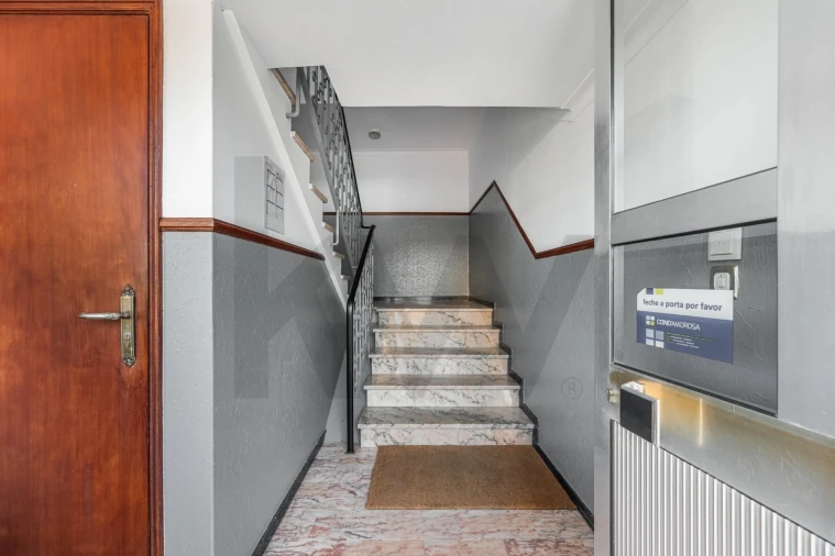 Apartamento T3 para Venda em Santa Marta de Portuzelo Foto 2