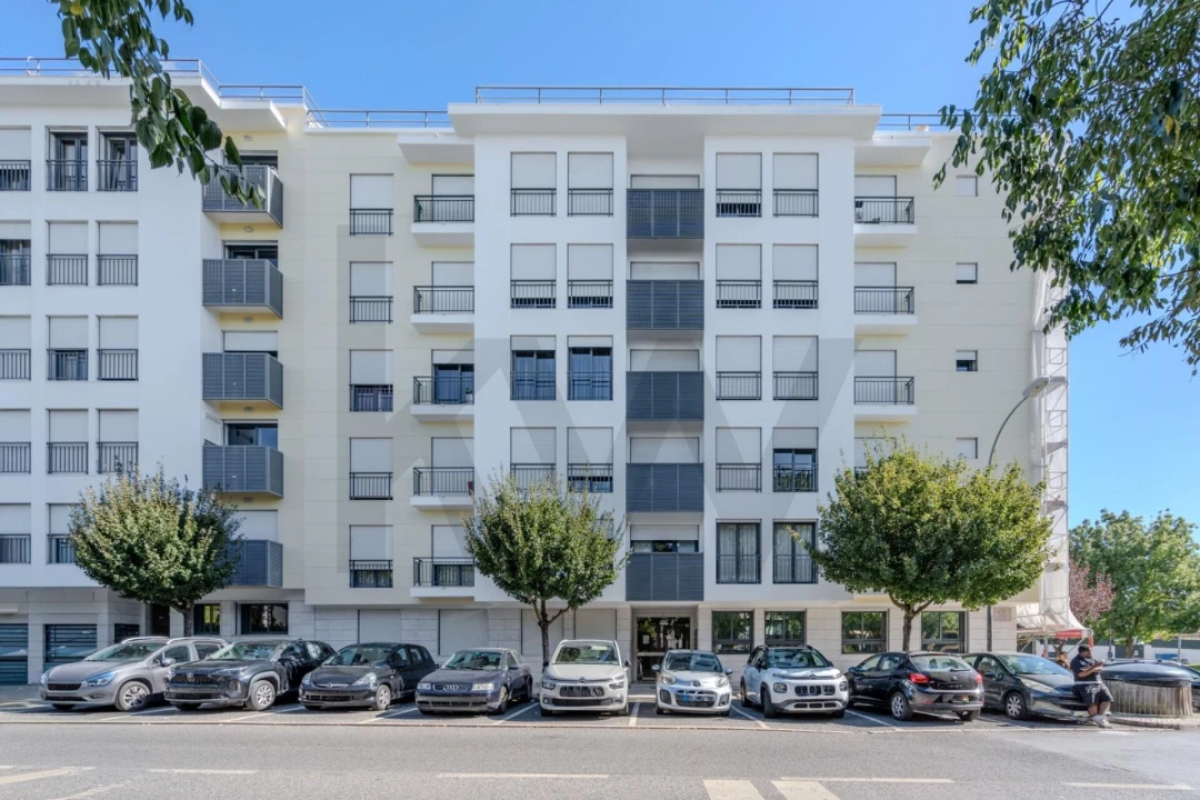 Apartamento T1 para Venda em Águas Livres Foto 1