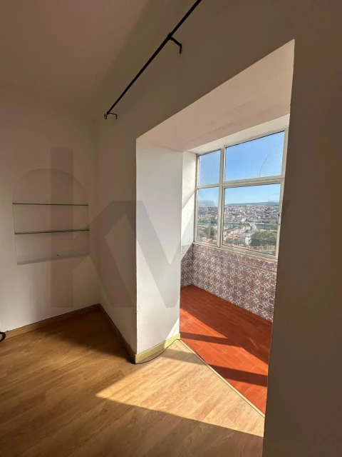 Apartamento T3 para Arrendamento em Santa Clara e Castelo Viegas