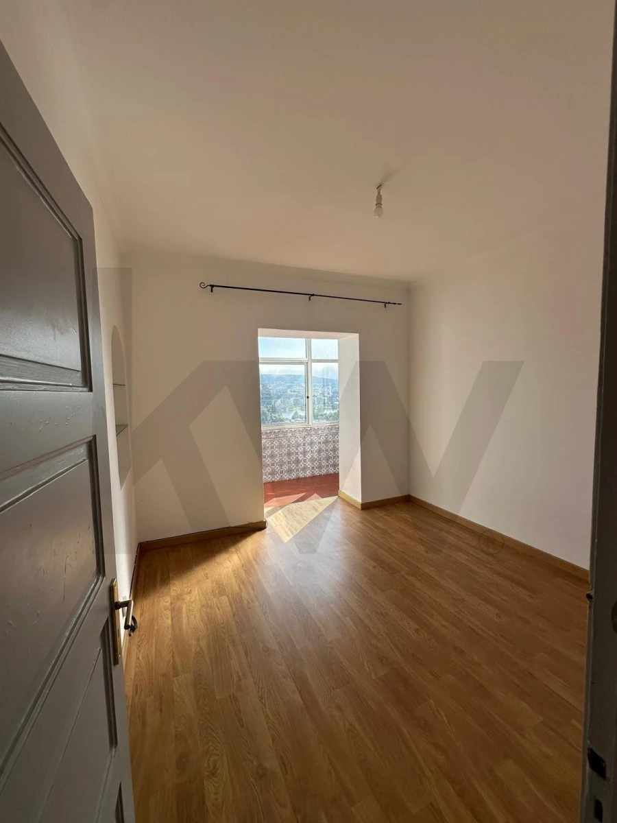 Apartamento T3 para Arrendamento em Santa Clara e Castelo Viegas Foto 21