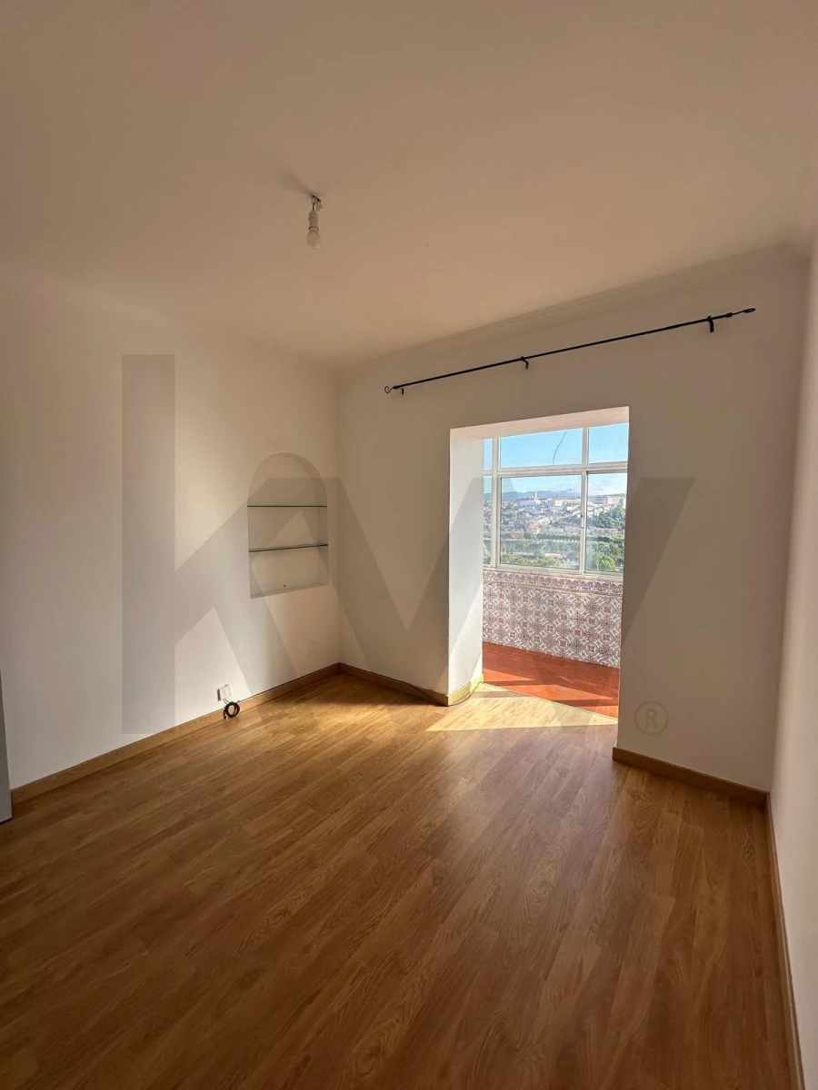 Apartamento T3 para Arrendamento em Santa Clara e Castelo Viegas Foto 22