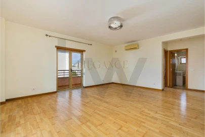 Apartamento T2 para Venda em Loule (São Clemente)