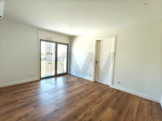Apartamento T1 para Arrendamento em Santa Clara Foto 3