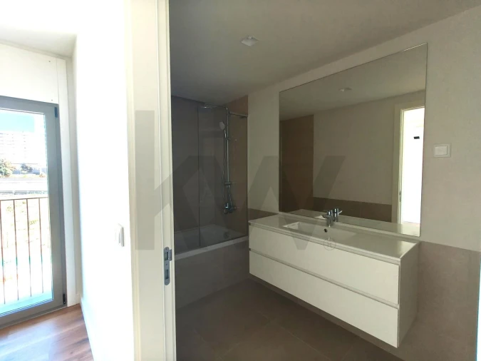 Apartamento T1 para Arrendamento em Santa Clara Foto 10