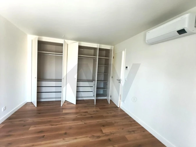Apartamento T1 para Arrendamento em Santa Clara Foto 6