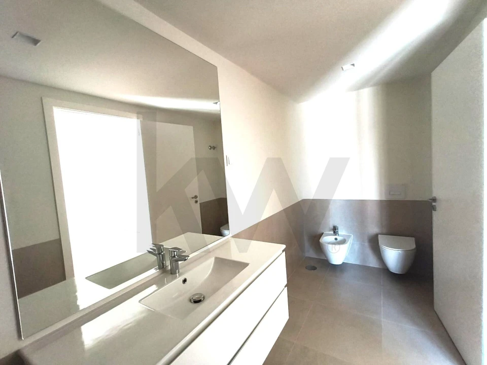 Apartamento T1 para Arrendamento em Santa Clara Foto 9