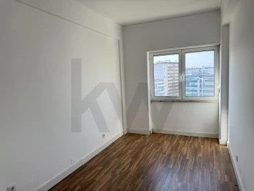 Apartamento T2 para Arrendamento em Benfica