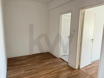 Apartamento T2 para Arrendamento em Benfica