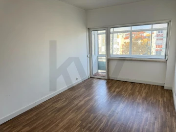 Apartamento T2 para Arrendamento em Benfica