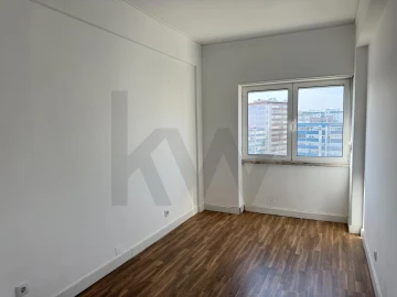 Apartamento T2 para Arrendamento em Benfica