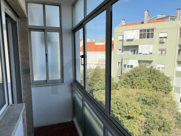 Apartamento T2 para Arrendamento em Benfica