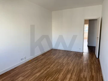 Apartamento T2 para Arrendamento em Benfica