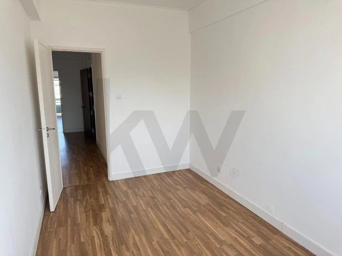 Apartamento T2 para Arrendamento em Benfica Foto 6