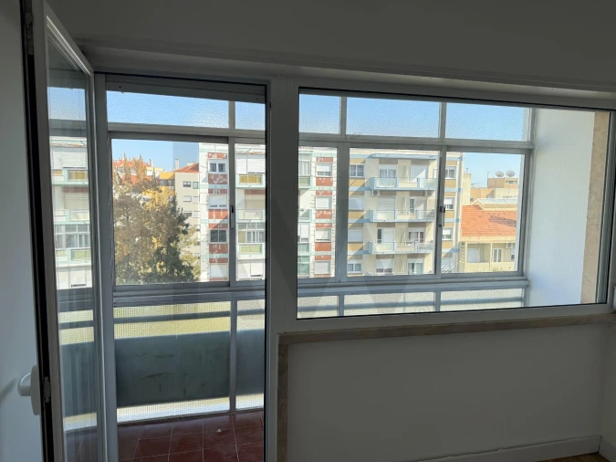 Apartamento T2 para Arrendamento em Benfica Foto 22