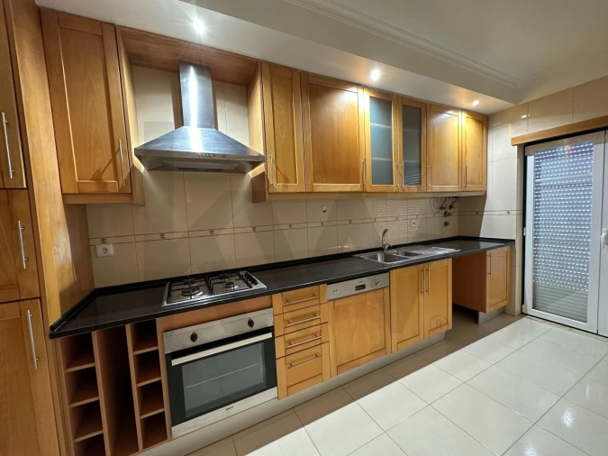 Apartamento T2 para Arrendamento em Mafra Foto 2