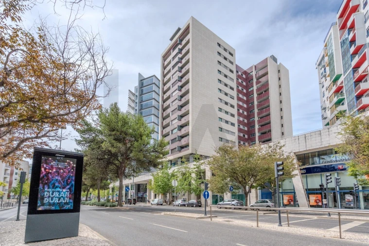 Apartamento T2 para Arrendamento em Olivais Foto 38