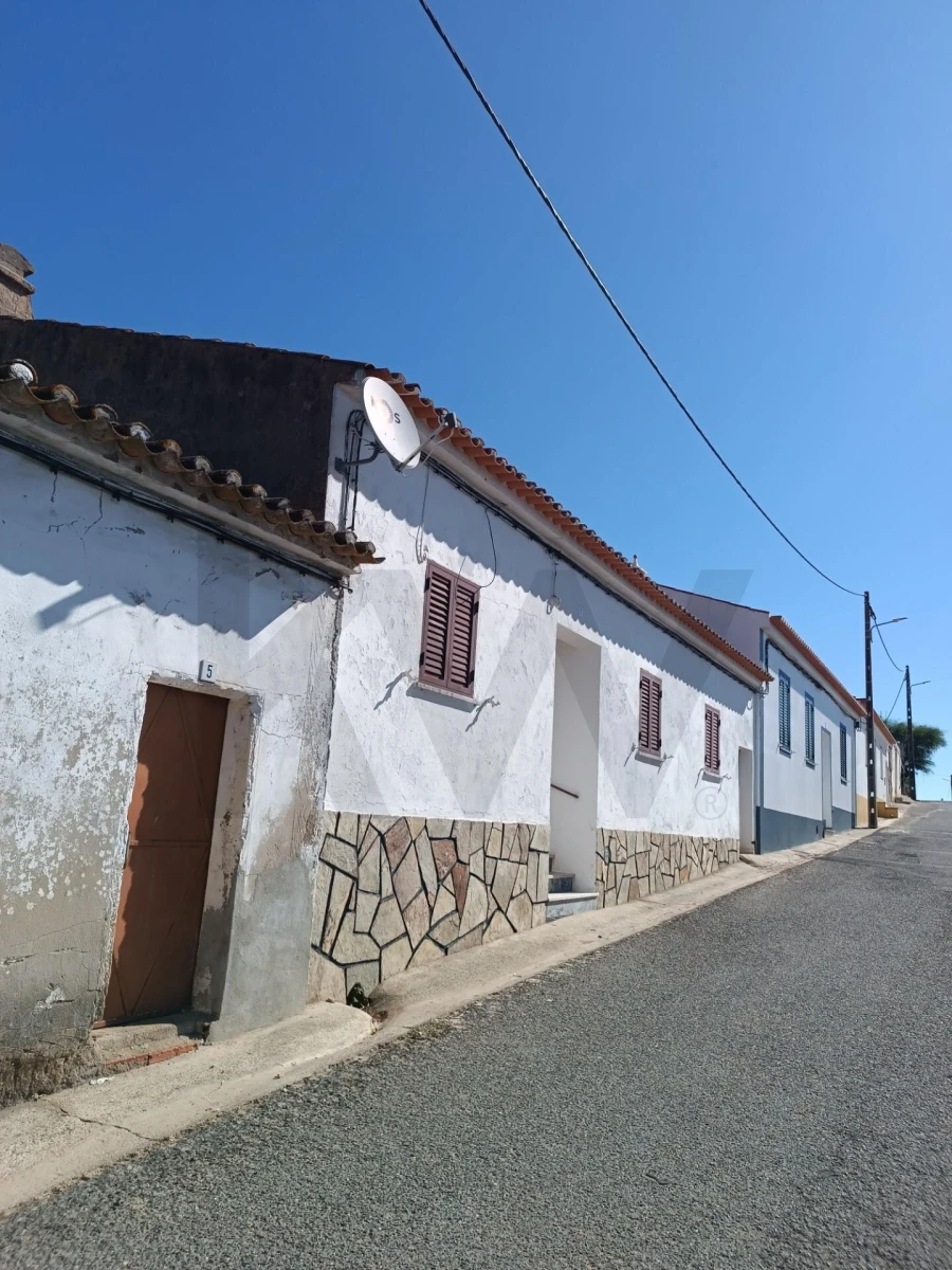 Moradia T3 para Venda em Selmes Foto 3