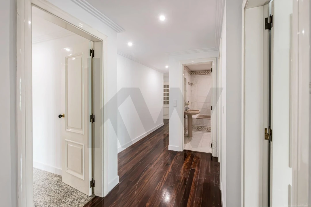 Apartamento T5 para Venda em São Domingos de Benfica Foto 18