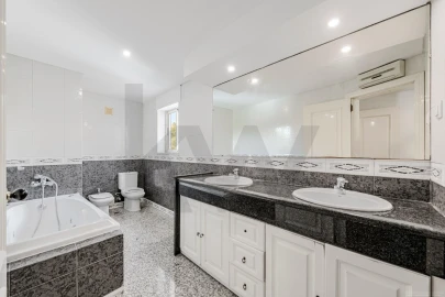 Apartamento T5 para Venda em São Domingos de Benfica