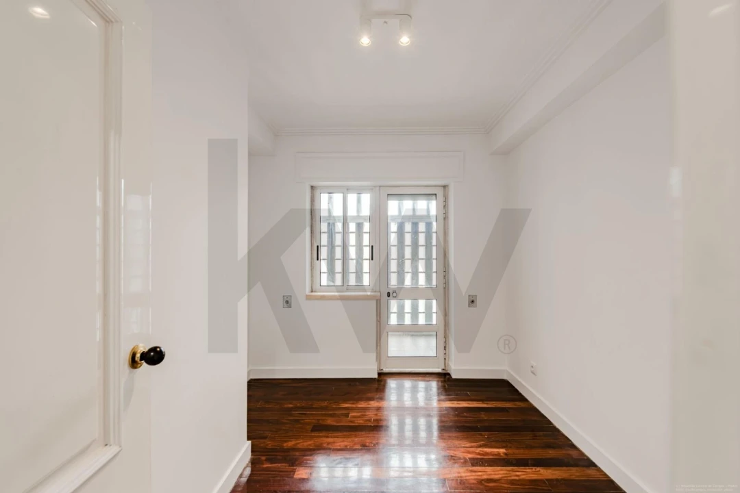 Apartamento T5 para Venda em São Domingos de Benfica Foto 17