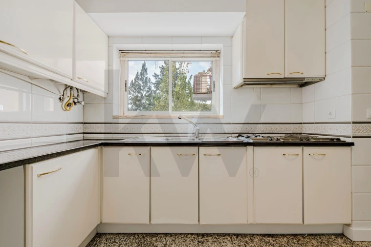Apartamento T5 para Venda em São Domingos de Benfica Foto 7