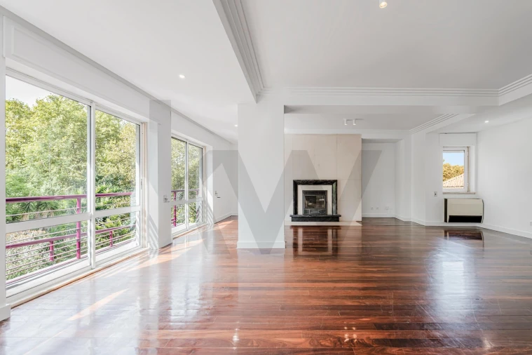 Apartamento T5 para Venda em São Domingos de Benfica Foto 3