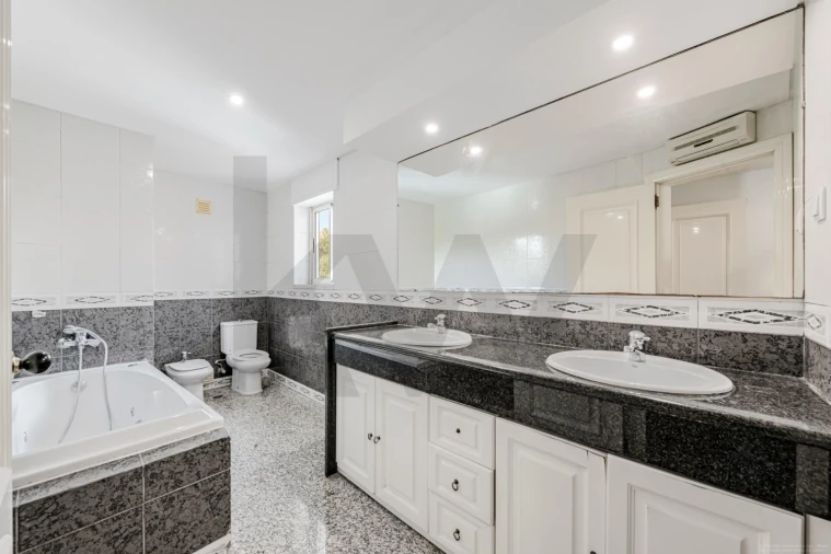 Apartamento T5 para Venda em São Domingos de Benfica Foto 12