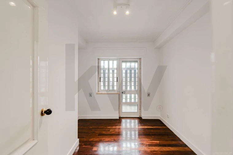 Apartamento T5 para Venda em São Domingos de Benfica Foto 17
