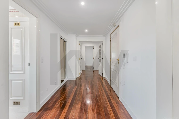 Apartamento T5 para Venda em São Domingos de Benfica Foto 9