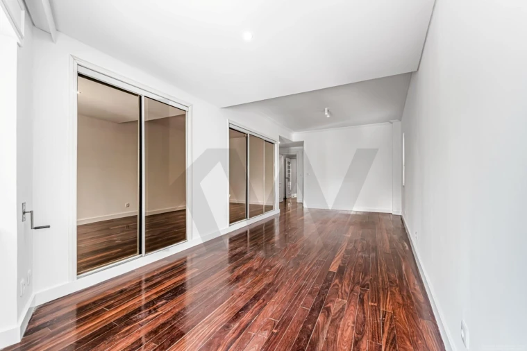 Apartamento T5 para Venda em São Domingos de Benfica Foto 10