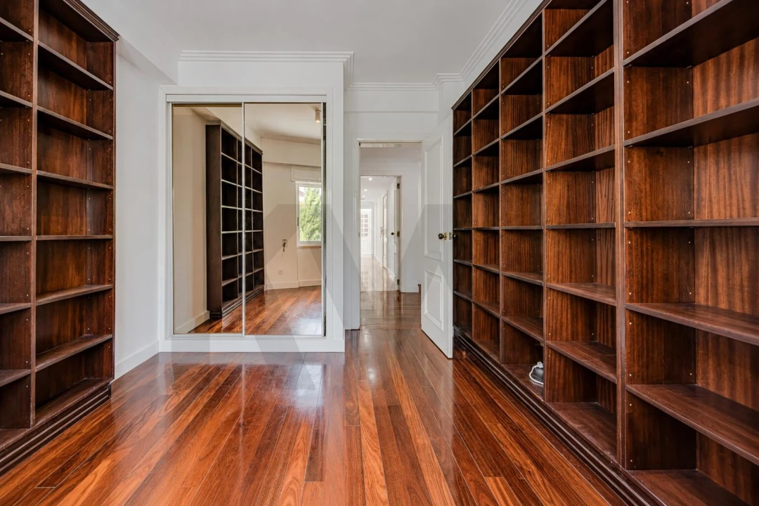 Apartamento T5 para Venda em São Domingos de Benfica Foto 15