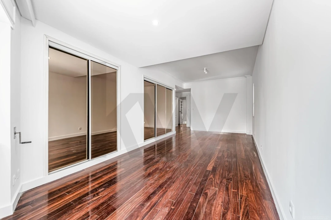 Apartamento T5 para Venda em São Domingos de Benfica Foto 10