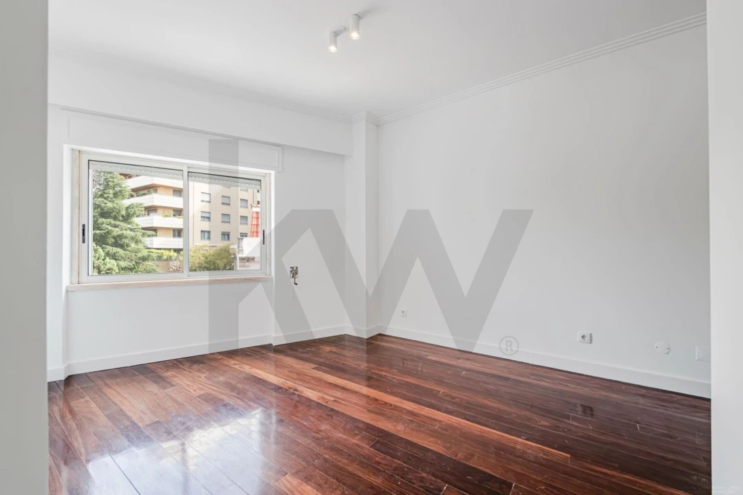 Apartamento T5 para Venda em São Domingos de Benfica Foto 14