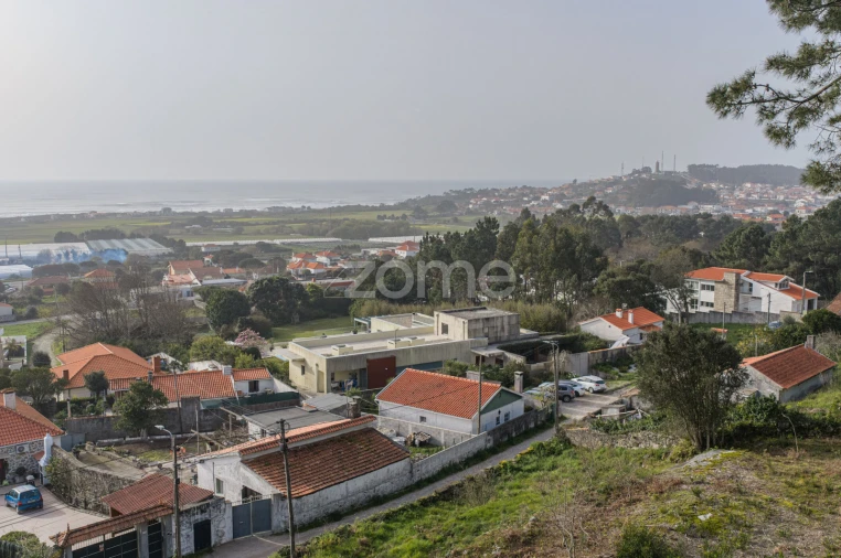 Terreno para Venda em Carreço Foto 17
