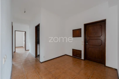 Apartamento T3 para Arrendamento em Selho (São Jorge)
