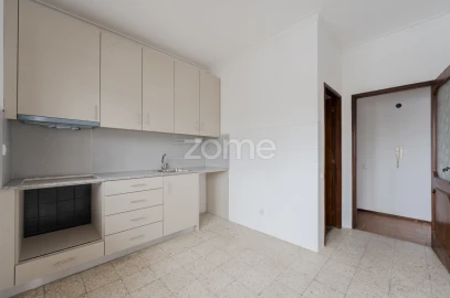 Apartamento T3 para Arrendamento em Selho (São Jorge)