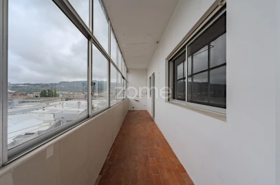 Apartamento T3 para Arrendamento em Selho (São Jorge)