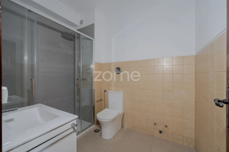 Apartamento T3 para Arrendamento em Selho (São Jorge) Foto 16