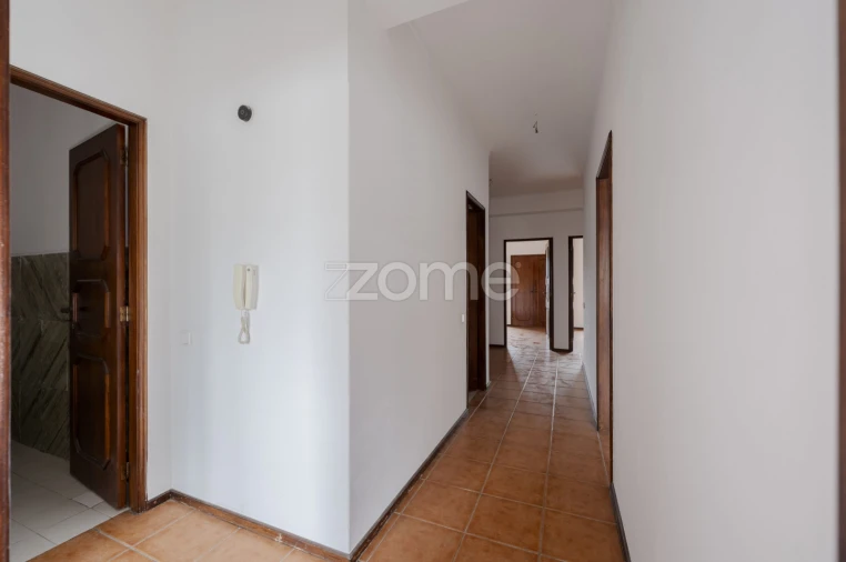 Apartamento T3 para Arrendamento em Selho (São Jorge) Foto 14