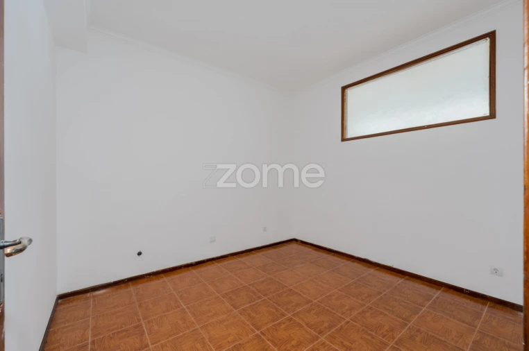 Apartamento T3 para Arrendamento em Selho (São Jorge) Foto 15