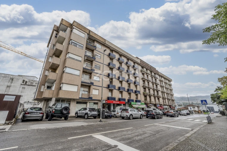 Apartamento T3 para Arrendamento em Selho (São Jorge) Foto 2