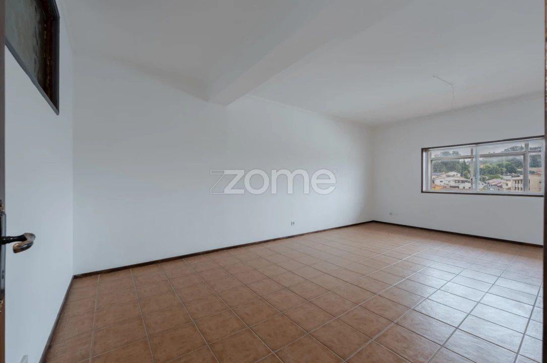Apartamento T3 para Arrendamento em Selho (São Jorge) Foto 5