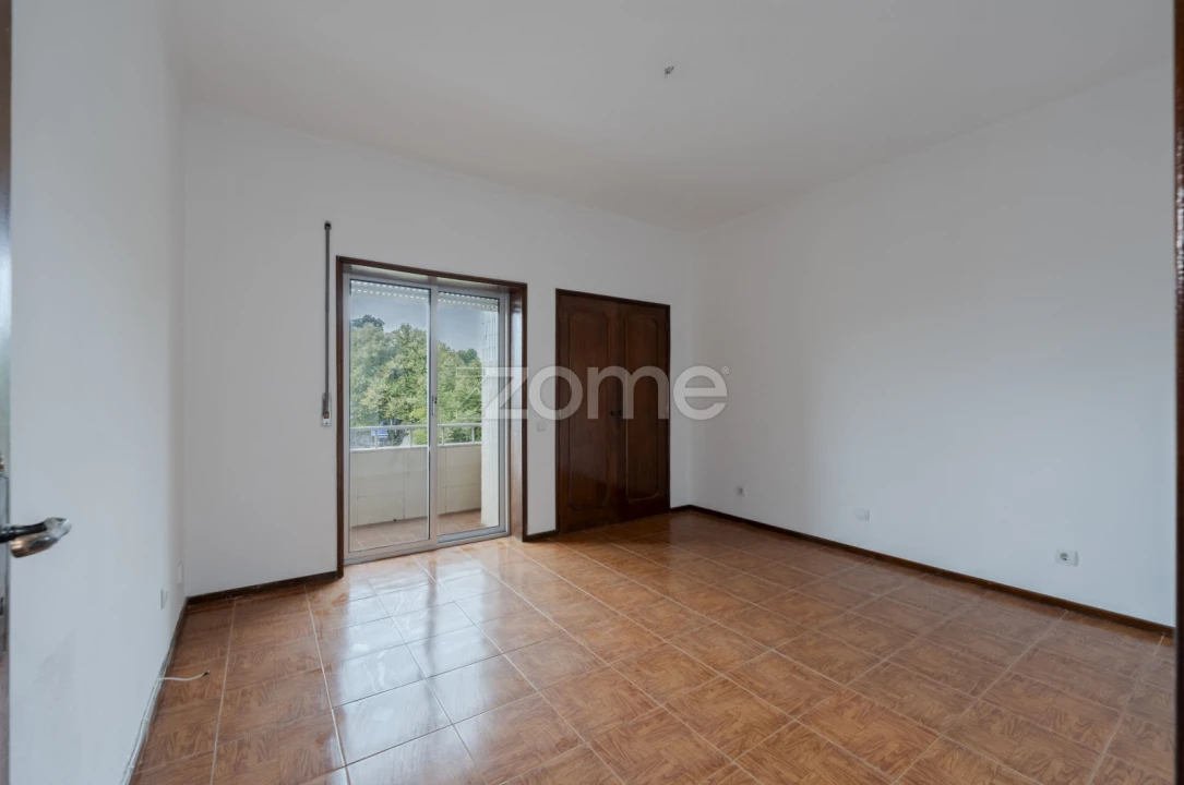 Apartamento T3 para Arrendamento em Selho (São Jorge) Foto 17