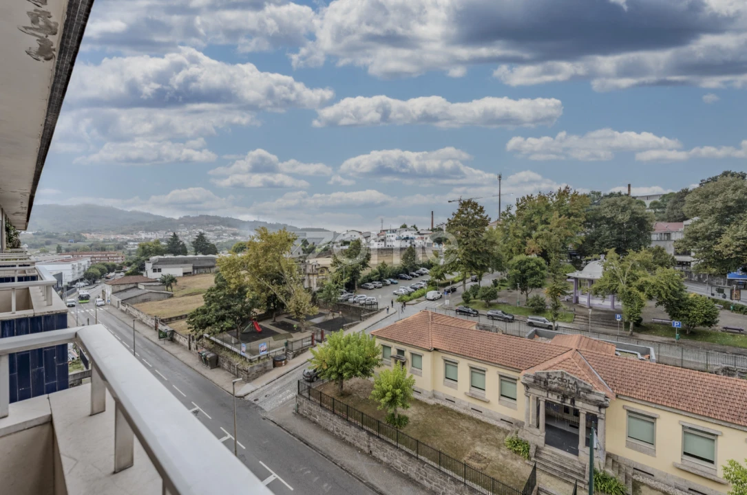 Apartamento T3 para Arrendamento em Selho (São Jorge) Foto 22