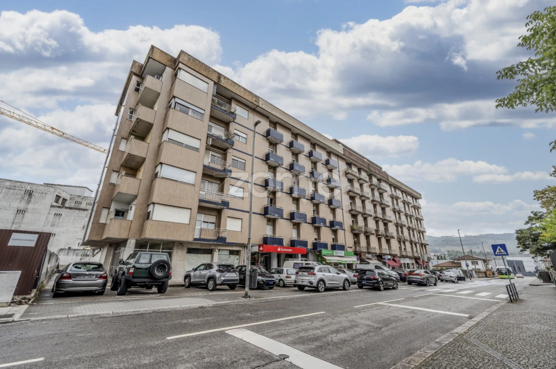 Apartamento T3 para Arrendamento em Selho (São Jorge) Foto 2