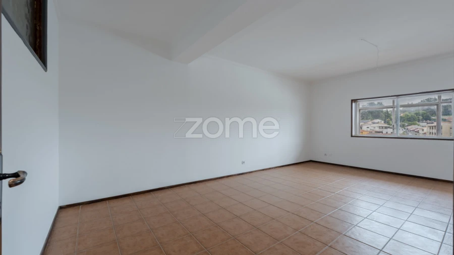 Apartamento T3 para Arrendamento em Selho (São Jorge)