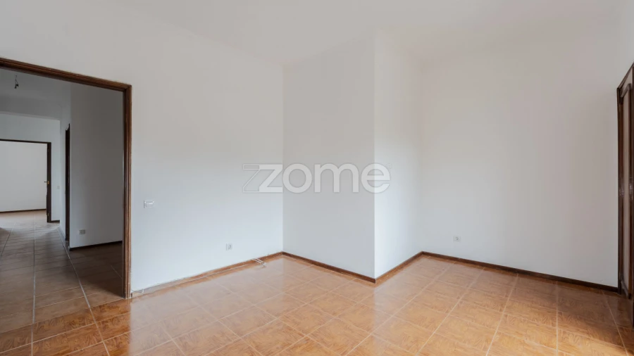 Apartamento T3 para Arrendamento em Selho (São Jorge)