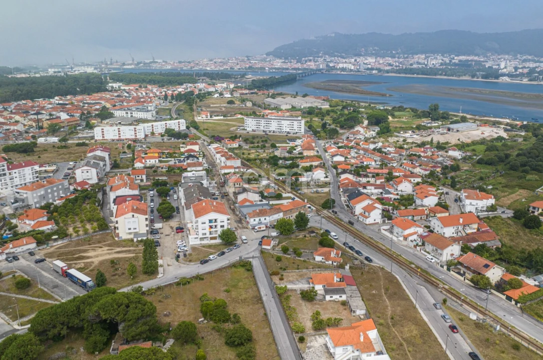 Moradia T2 para Venda em Darque Foto 22
