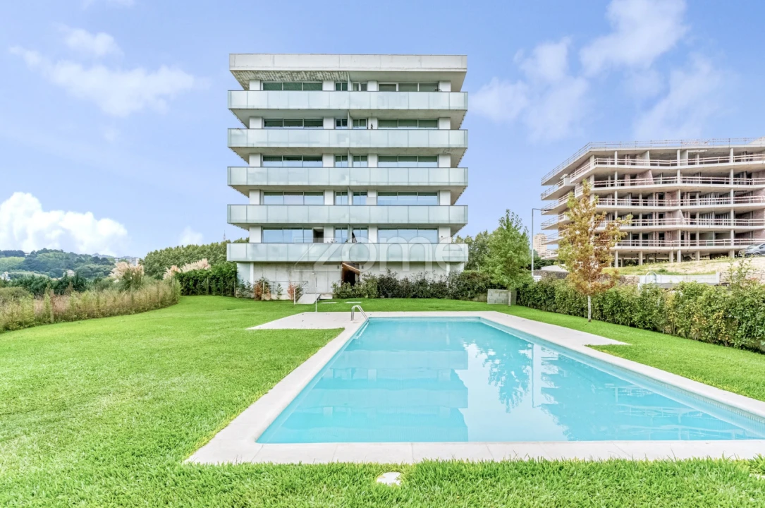 Apartamento T3 para Venda em Oliveira do Douro Foto 1
